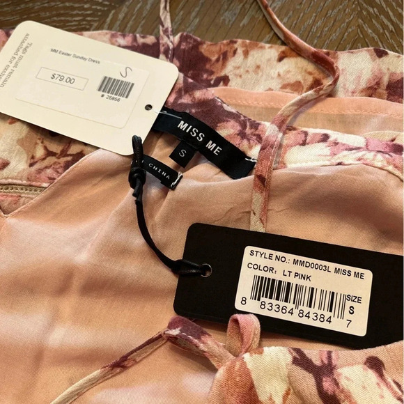 Miss Me Prized Possession Halter Off The Shoulder
Floral Ruffle Dress S. NWT - Picture 14 of 16